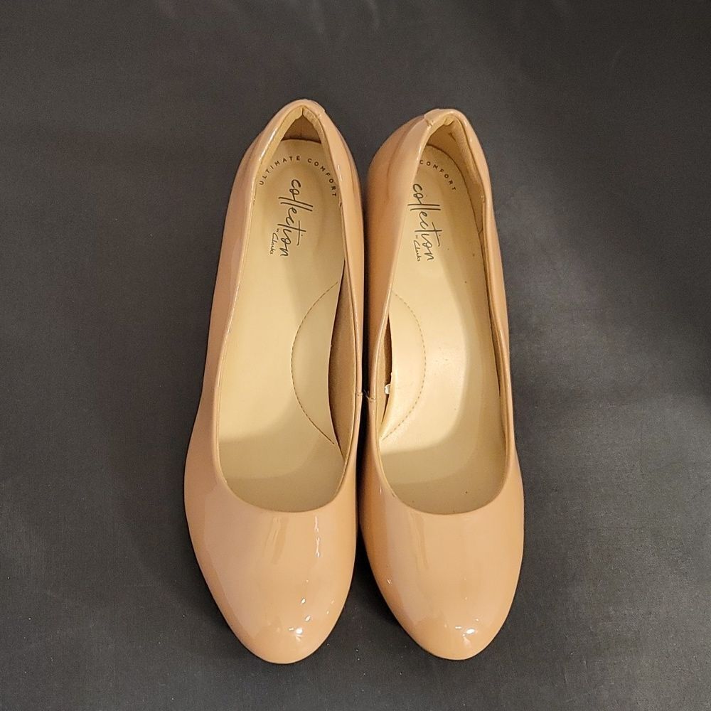CLARKS COLLECTION ROUND TOE SLIP-ON PUMP - Picture 2 of 16